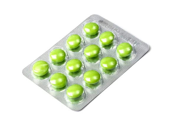 Paquete de pastillas verdes aisladas en blanco —  Fotos de Stock