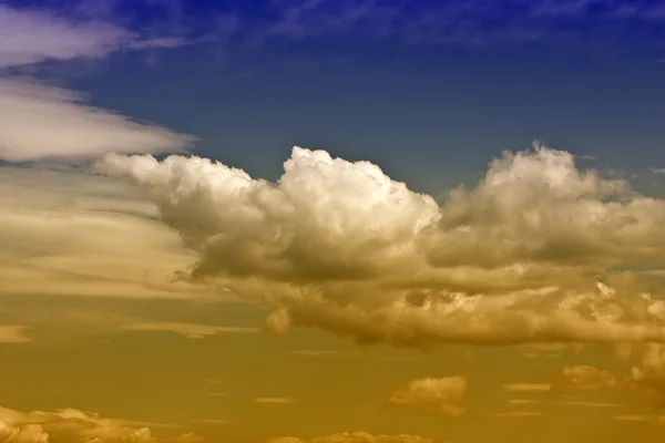 Güzel ve renkli gökyüzü — Stok fotoğraf