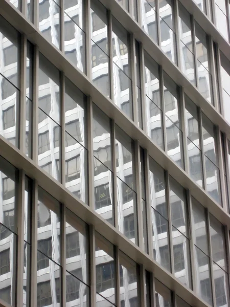Tło windows wieżowiec w Hongkongu — Zdjęcie stockowe