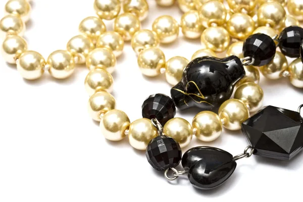 Schöne Perlenkette Isoliert Auf Schwarzem Hintergrund — Stockfoto