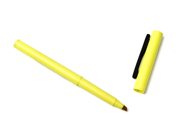 白い背景上に分離されて黄色の蛍光ペン — ストック写真