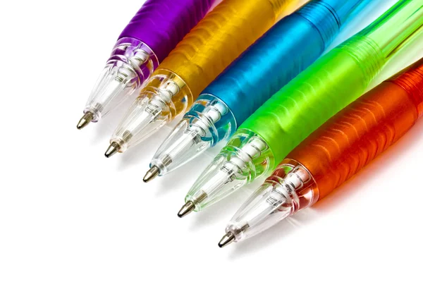 Красочные шариковые ручки крупным планом — стоковое фото