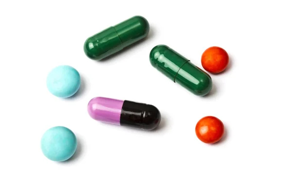 Kleurrijke pillen geïsoleerd op wit — Stockfoto