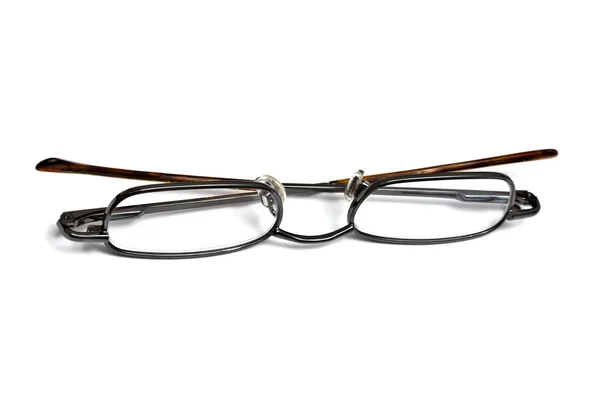 Okuma gözlüğü üzerinde beyaz izole — Stok fotoğraf