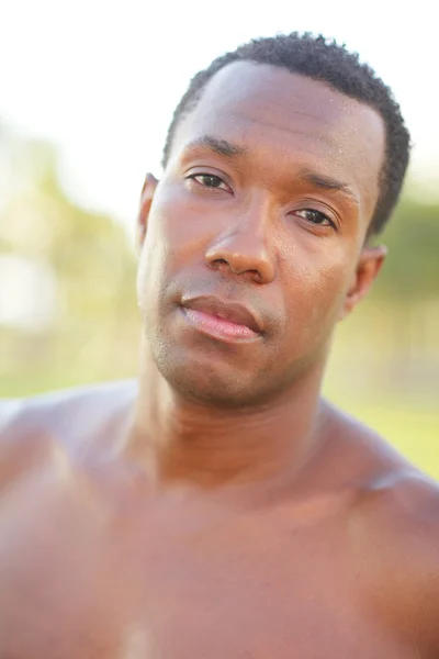 Bild Eines Jungen Schwarzen Mannes Einem Park — Stockfoto