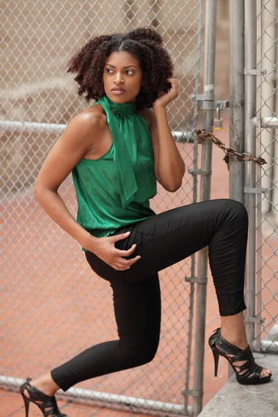 Image Attractive African American Model Posing Fence — Stock Photo, Image
