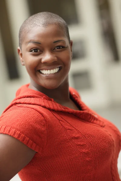 Aantrekkelijke zwarte vrouw — Stockfoto