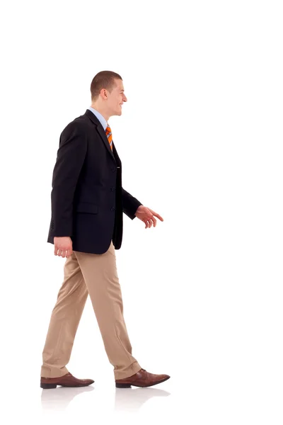 Homem de negócios caminhando para a frente — Fotografia de Stock