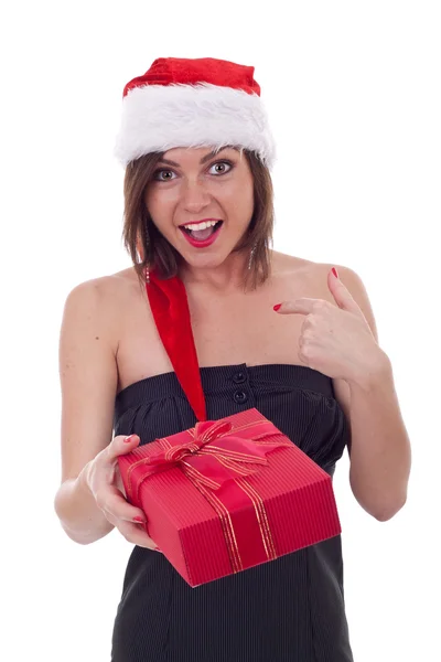 Mulher em Santa vestido segurando um presente — Fotografia de Stock