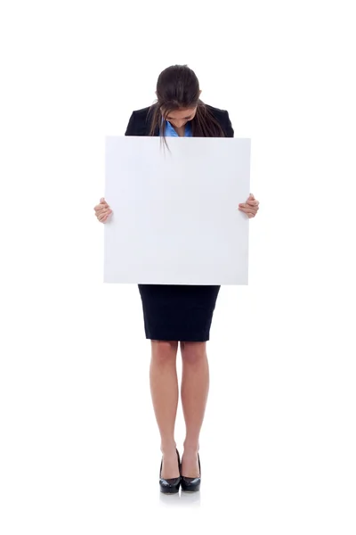 持空白符号上白色隔离的年轻商业女人 — 图库照片
