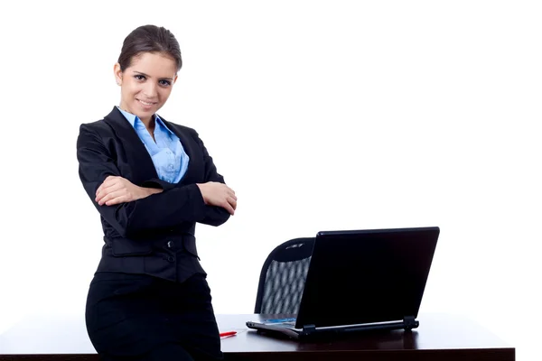 Selbstbewusste Junge Geschäftsfrau Lehnt Ihrem Schreibtisch Isoliert Vor Weißem Hintergrund — Stockfoto