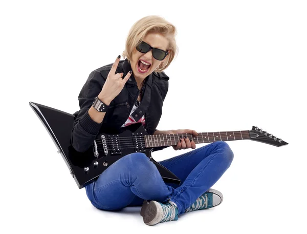 Ροκ κορίτσι παίζει ηλεκτρική κιθάρα — Φωτογραφία Αρχείου