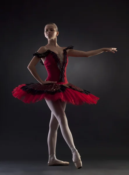 Güzel balerin poz — Stok fotoğraf