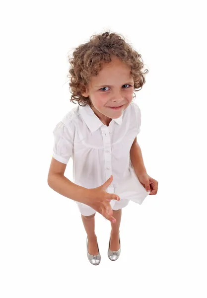 Närbild av en vacker liten flicka gör en gest — Stockfoto