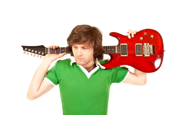 吉他弹奏者与他的吉他在肩上 — 图库照片