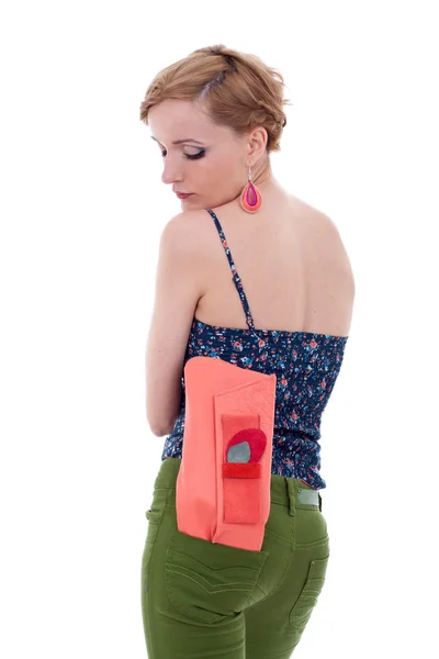 Женщина с сумочкой в заднем кармане — стоковое фото