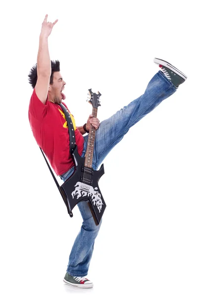 Guitariste qui donne des coups de pied et crie — Photo