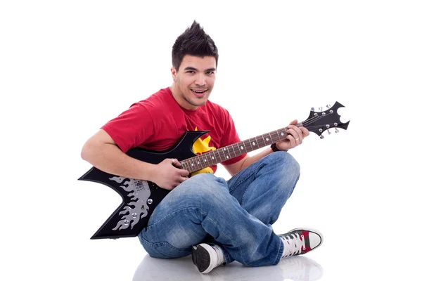 Guitarrista sentado tocando — Fotografia de Stock