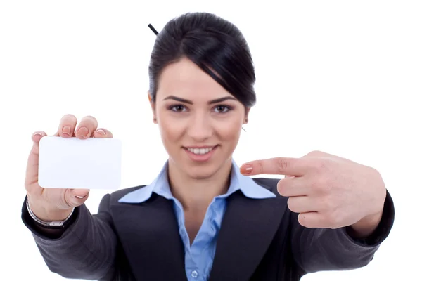 Mujer apuntando a la tarjeta en blanco — Foto de Stock