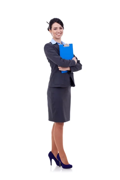 Affärskvinna som står med hennes Urklipp — Stockfoto