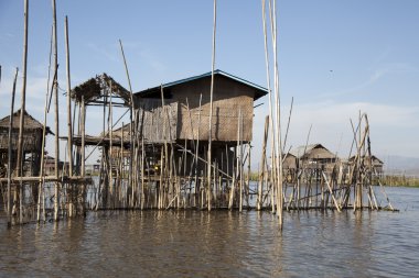 köy evi Inle Gölü