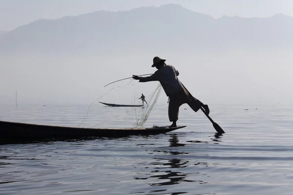 Pescatore sul lago Inle Immagini Stock Royalty Free