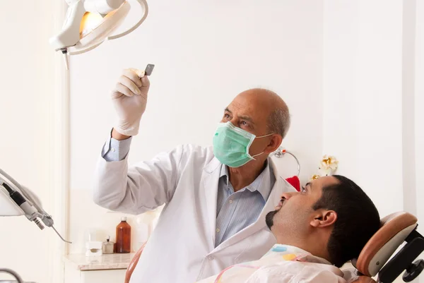 Οδοντίατρος και ασθενής — Φωτογραφία Αρχείου