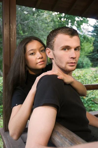 Young couple in park — Stock Photo, Image