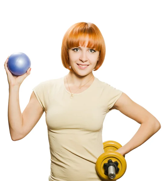 Kvinna med fitball och hantlar — Stockfoto