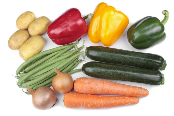 Blandade grönsaker över vita — Stockfoto