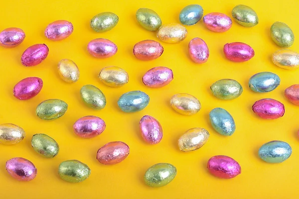Πασχαλινά αυγά και άνω του κίτρινο — Φωτογραφία Αρχείου