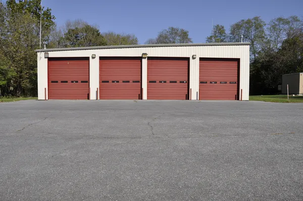 Rural firehouse garage — Stockfoto