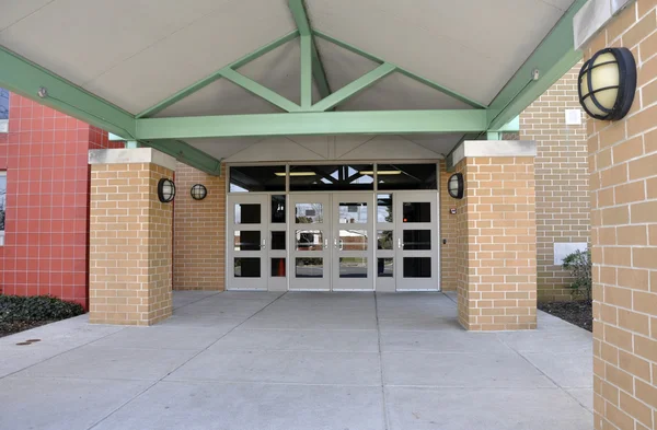 Modern okul giriş — Stok fotoğraf