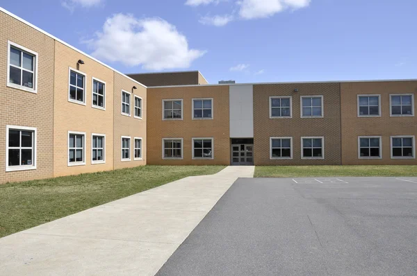 Exterior of a modern elementary school — Stock Photo, Image