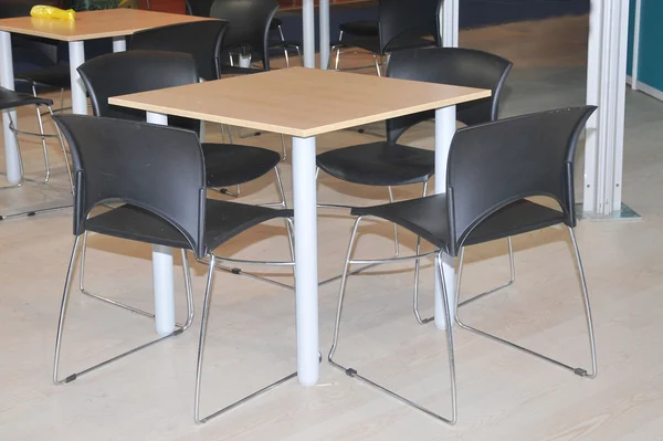 Hoek tafel en stoelen — Stockfoto