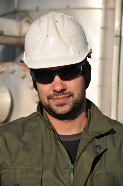 Εργαζόμενος στη βιομηχανία πετρελαίου — Φωτογραφία Αρχείου