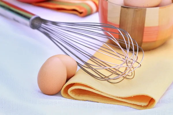 Uísque de ovo e ovos castanhos — Fotografia de Stock