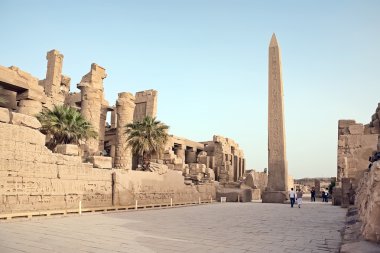 Dikilitaş, karnak