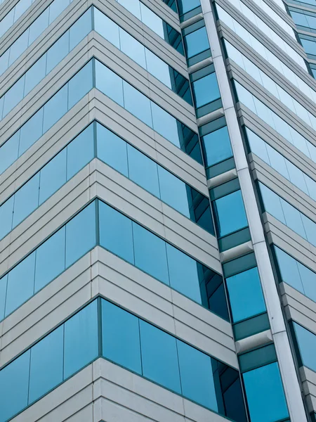 Office highrise budynku wykonane z betonu i szkła — Zdjęcie stockowe