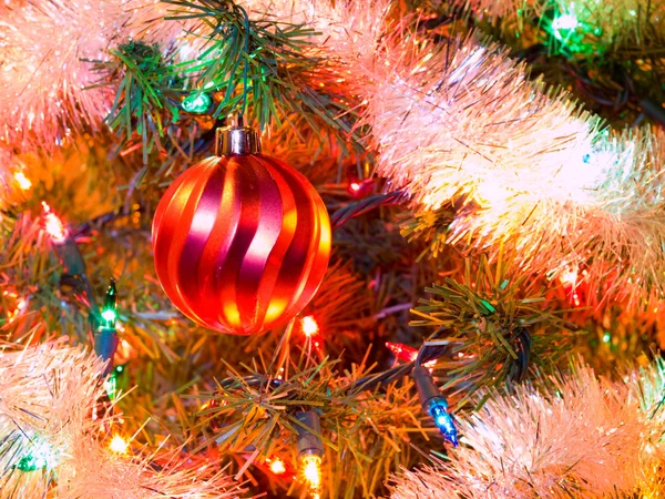 나무에 매달려 크리스마스 나무 휴일 장식품 — 스톡 사진