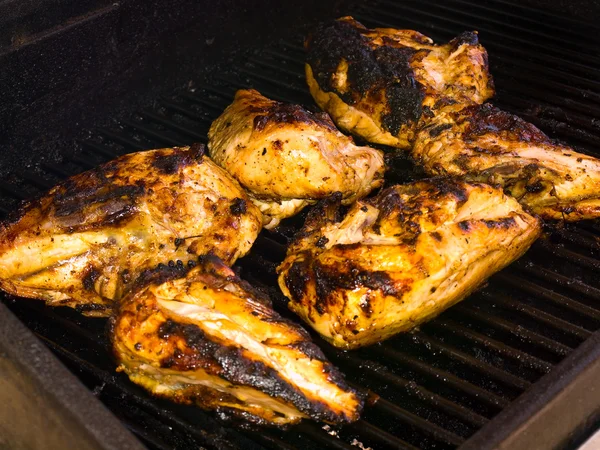 Frissen grillezett csirkemell, a barbecue — Stock Fotó