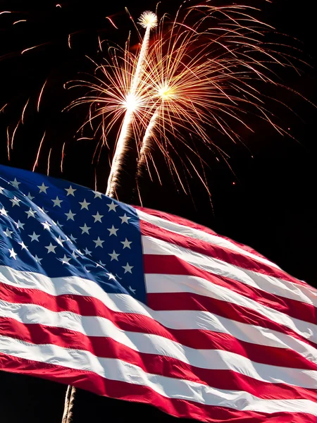 美国国旗和白色的烟花从独立日 — 图库照片