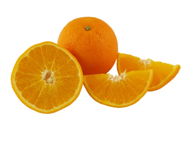Sinaasappelen, gesneden in de helft en wiggen geïsoleerd op wit — Stockfoto