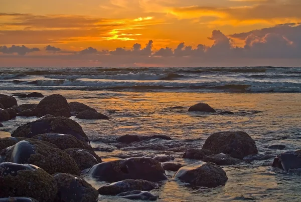 Západ slunce na pláži na oregonském pobřeží — Stock fotografie