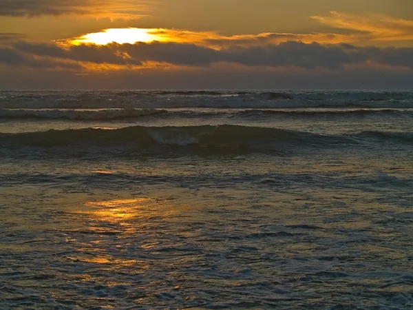 Ηλιοβασίλεμα στην παραλία στις ακτές του Όρεγκον — Φωτογραφία Αρχείου