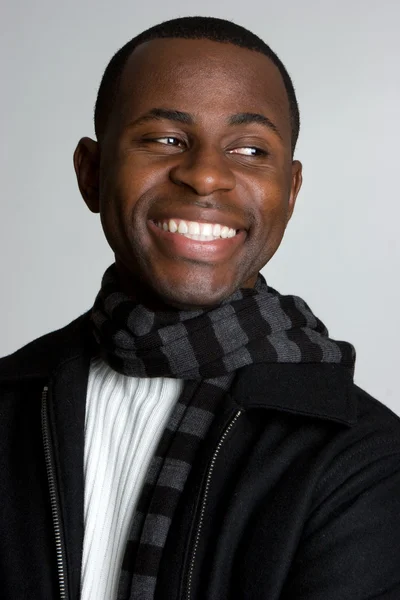 Lächelnder schwarzer Mann — Stockfoto