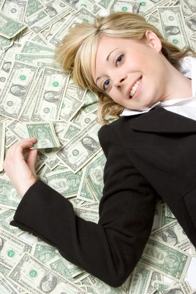 Усміхається жінка гроші — стокове фото