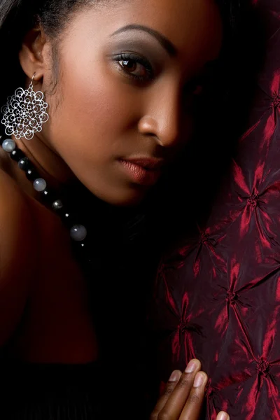 美丽的年轻非洲裔美国女人 — 图库照片