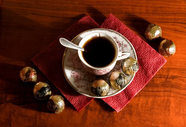 Pausa Caffè Con Cioccolatini Dolci Sfondo Beige Immagine Stock