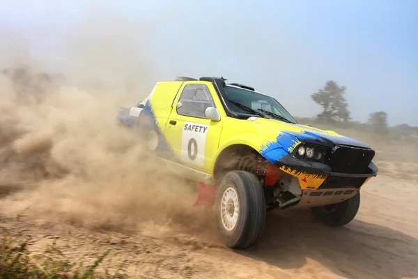 Rally coche en el camino de tierra —  Fotos de Stock